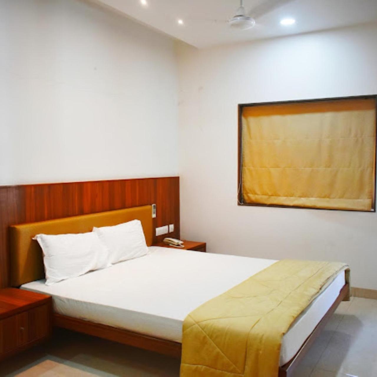 Hotel Anjali Palace Bhuj Buitenkant foto