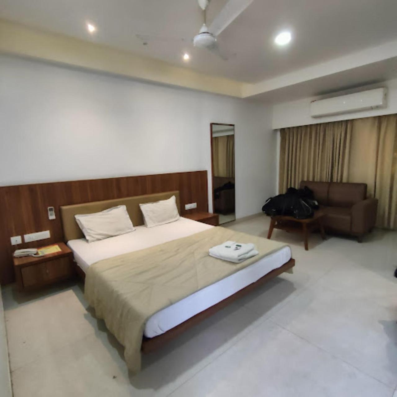 Hotel Anjali Palace Bhuj Buitenkant foto