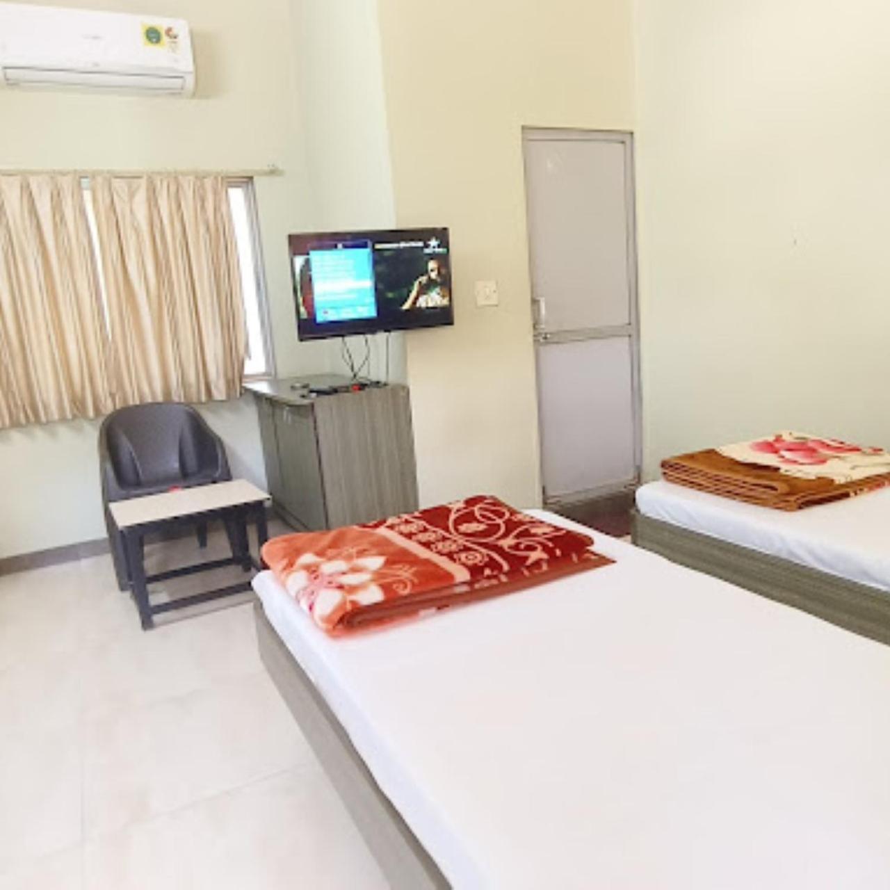 Hotel Anjali Palace Bhuj Buitenkant foto