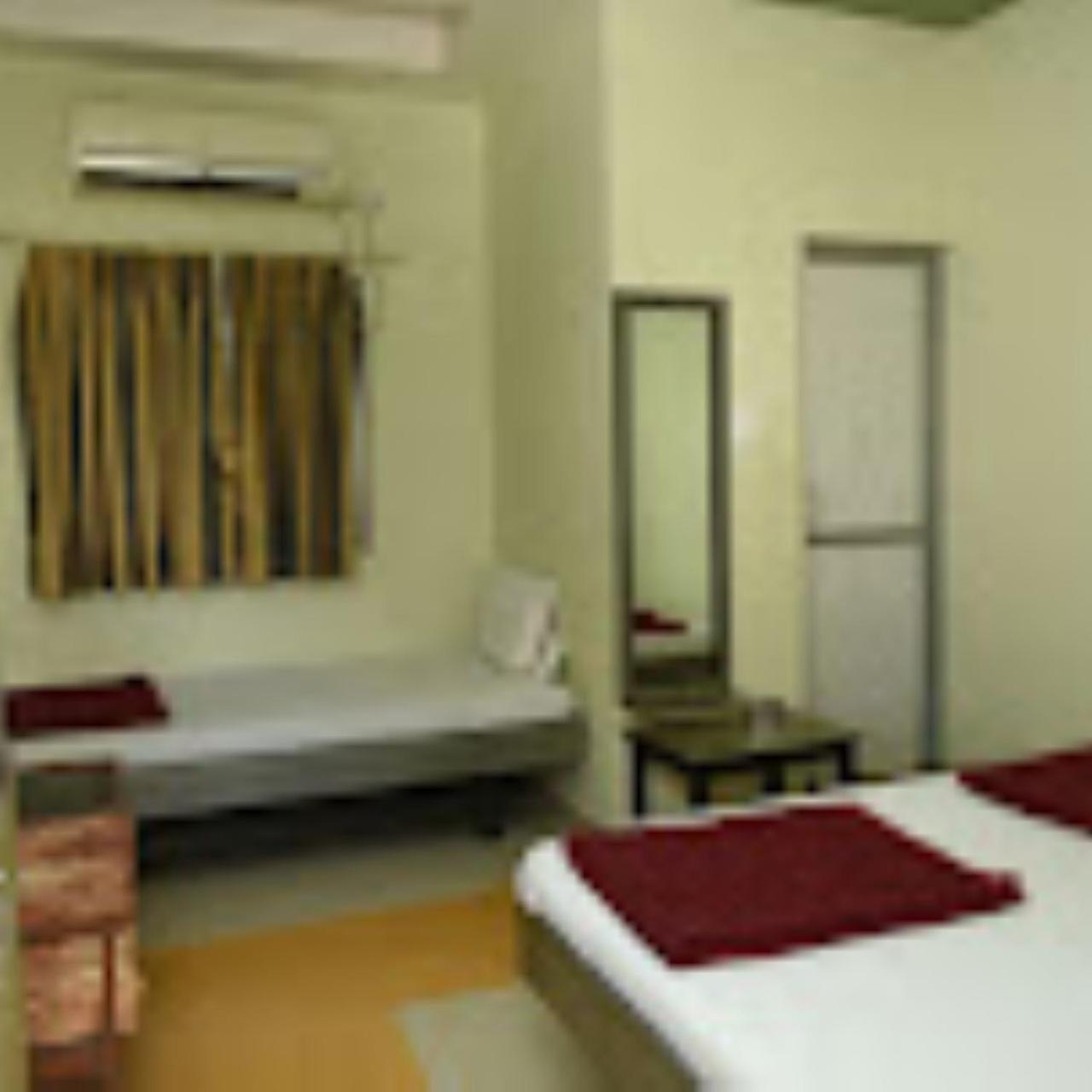Hotel Anjali Palace Bhuj Buitenkant foto