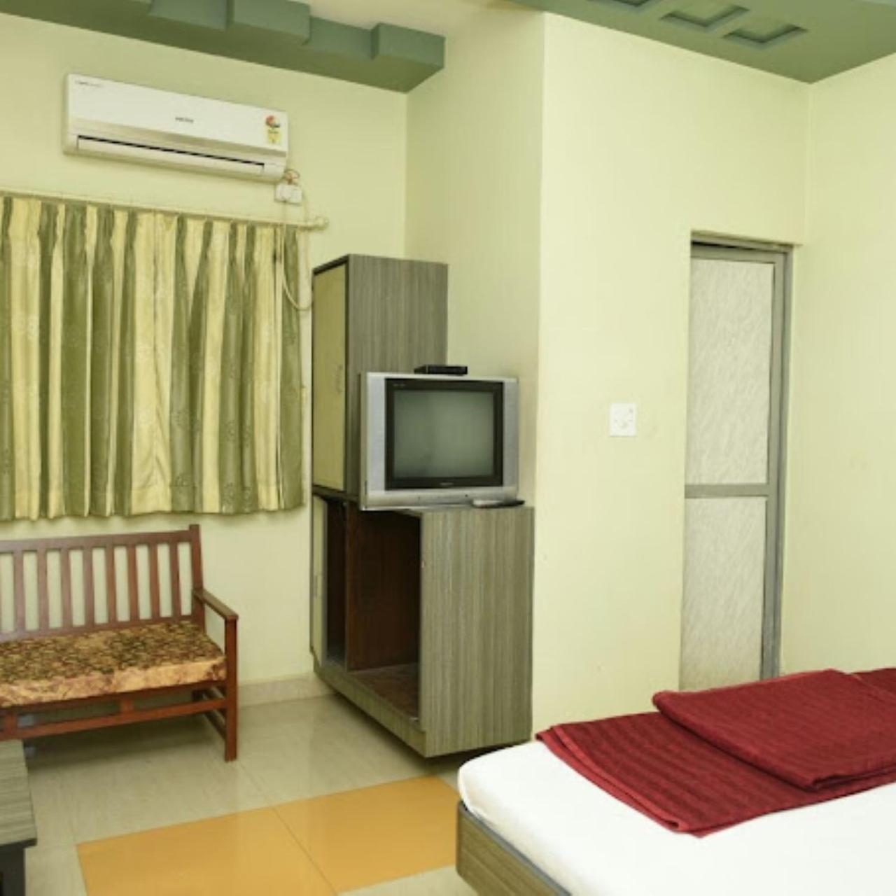Hotel Anjali Palace Bhuj Buitenkant foto